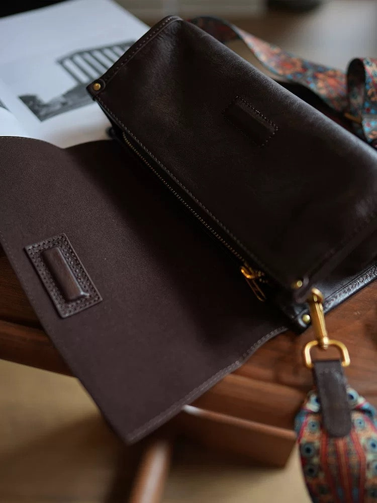 M215Women's messenger bag