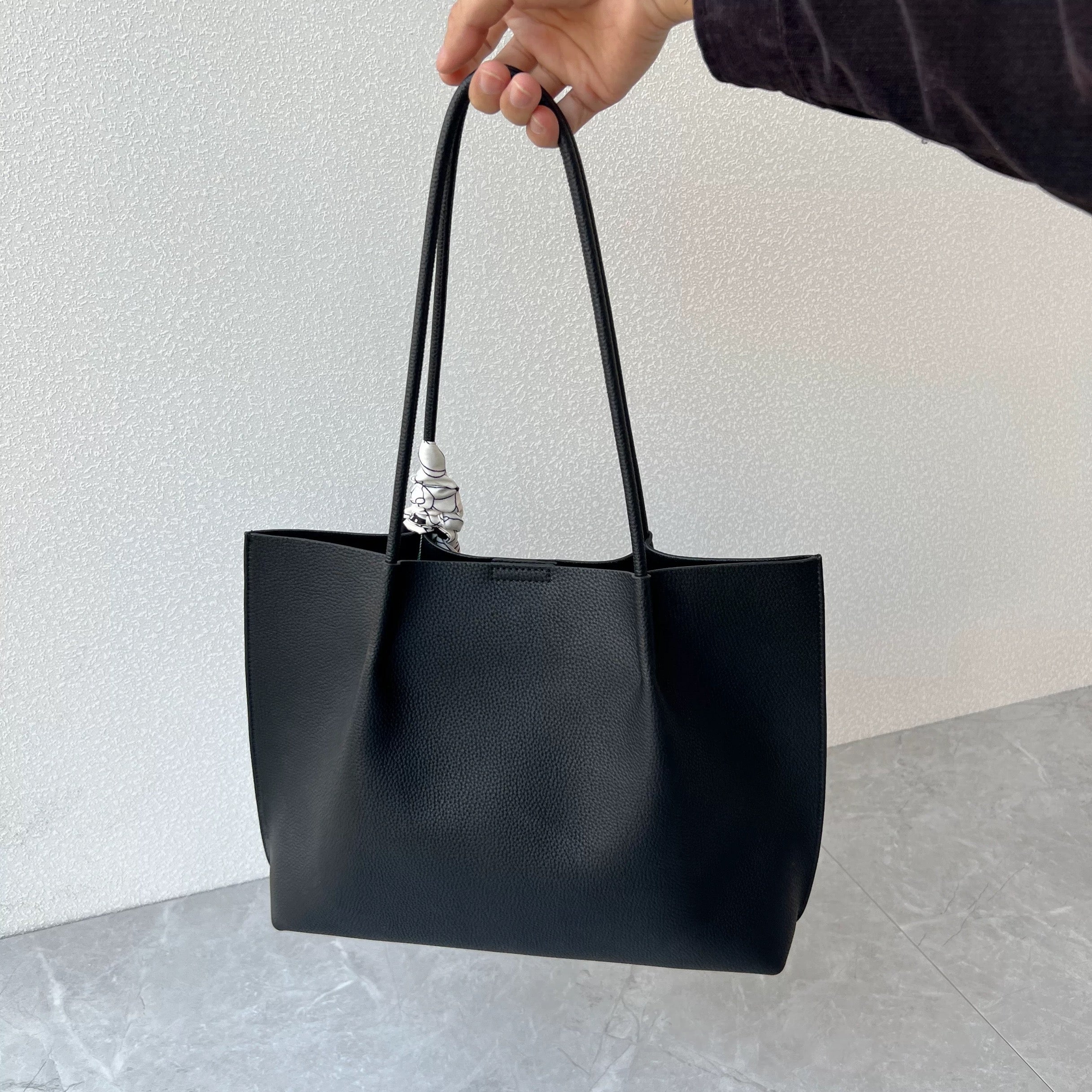 2429Leather messenger bag