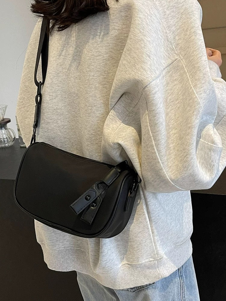 M067Fashion messenger bag
