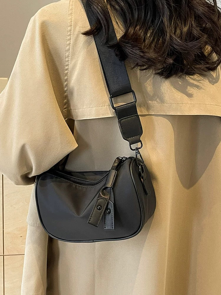 M067Fashion messenger bag