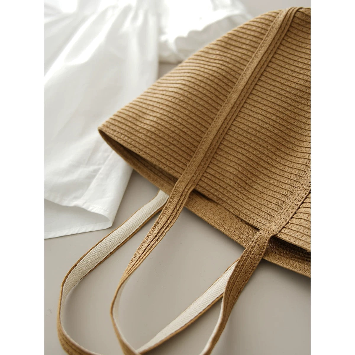 M085Hand-woven bag
