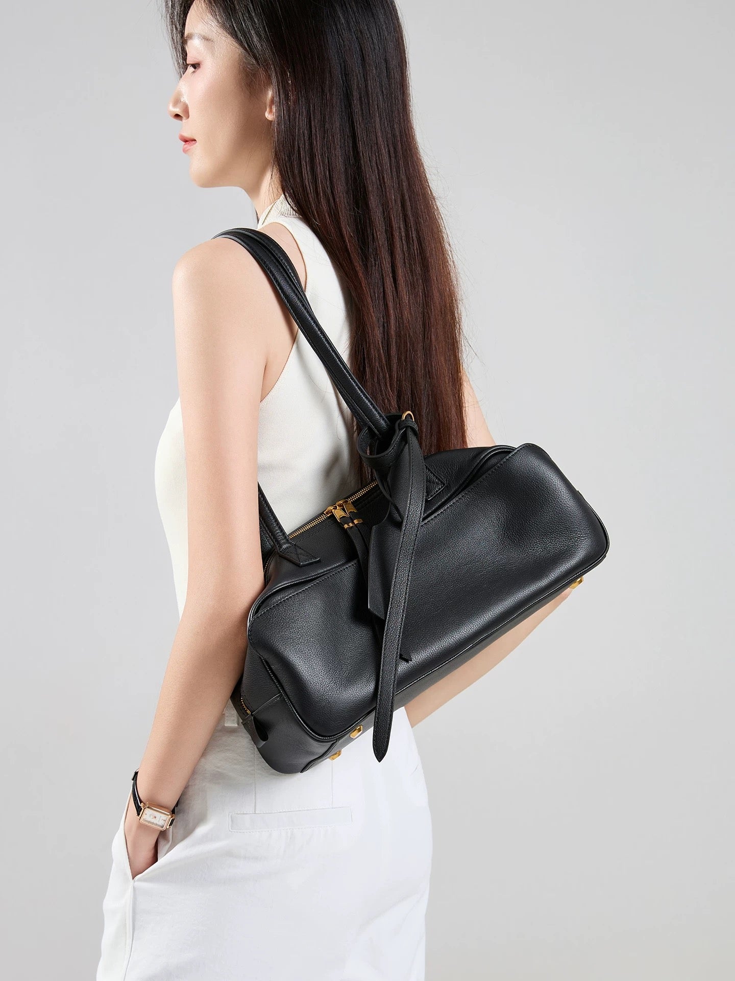 M073Woman handbag
