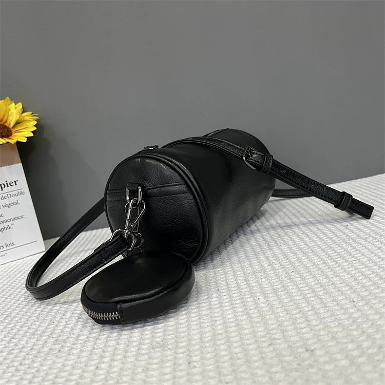 M224Classic messenger bag