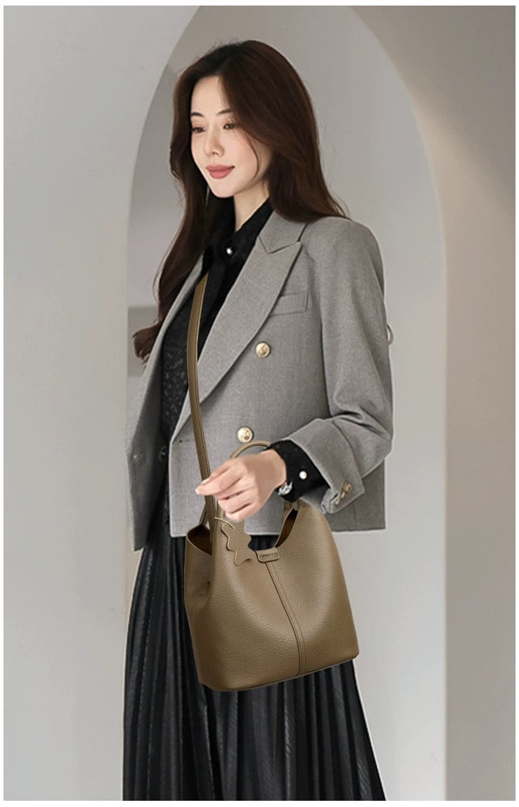 M121Real leather handbag