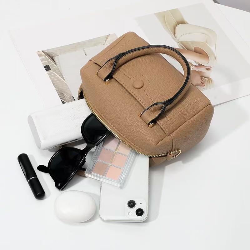 T044 Genuine leather handbag