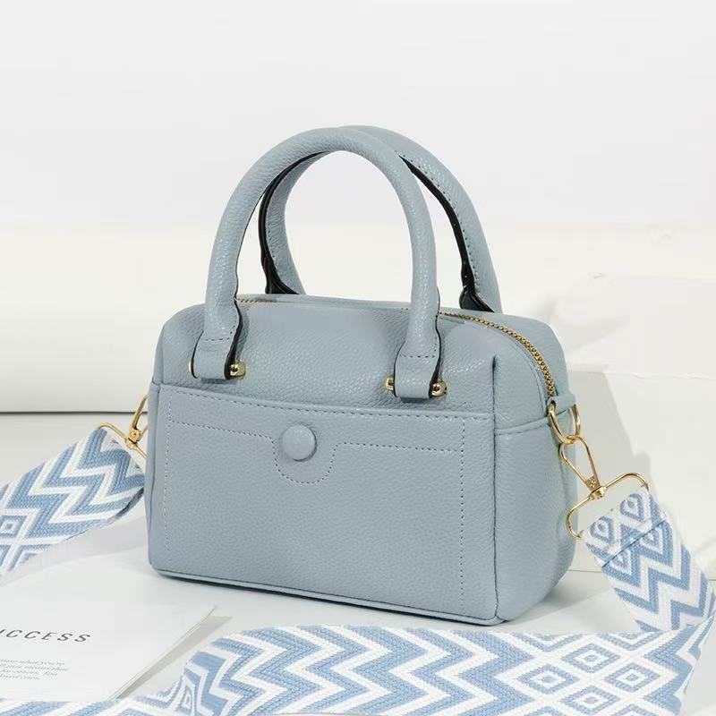 T044 Genuine leather handbag