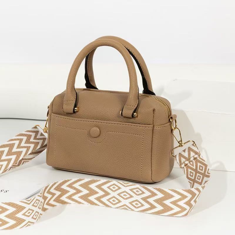 T044 Genuine leather handbag