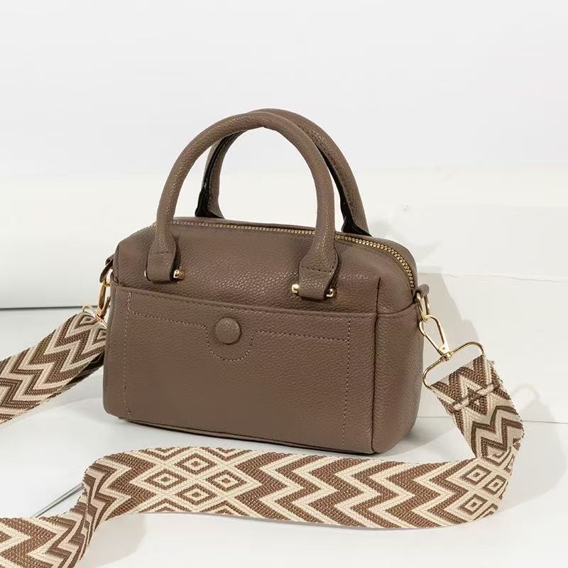 T044 Genuine leather handbag