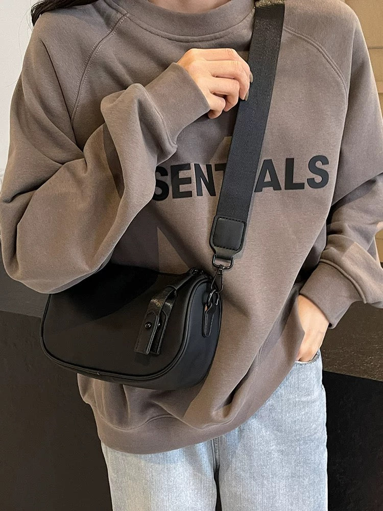 M067Fashion messenger bag