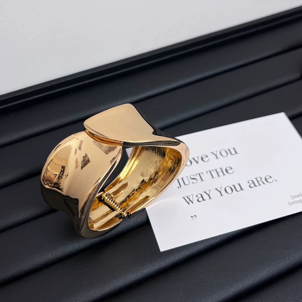 M242Women's high-end bracelet