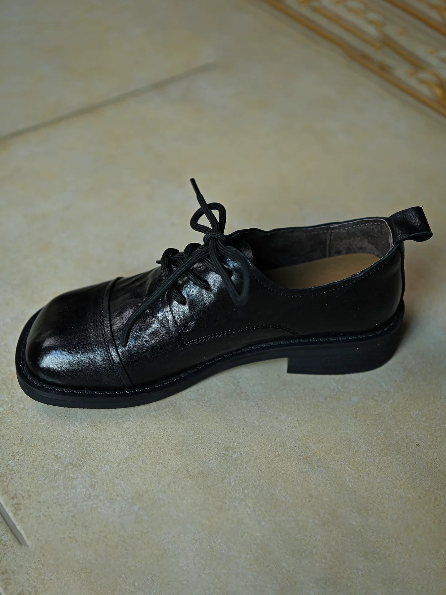 M249Woman leather shoes