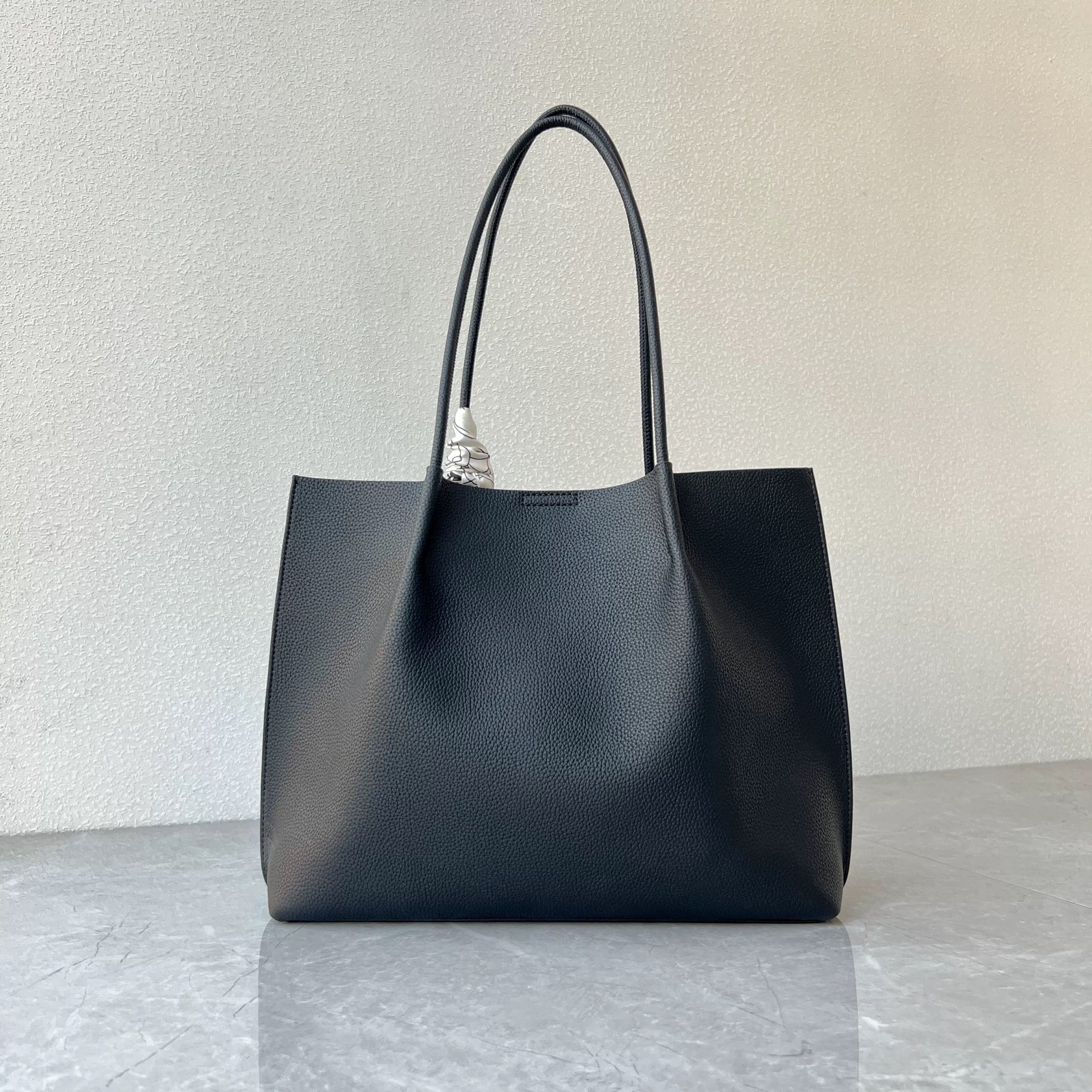 2429Leather messenger bag