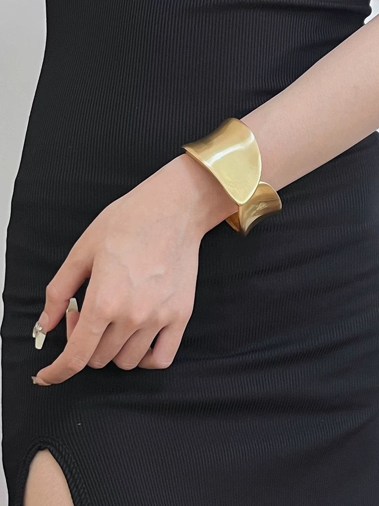 M242Women's high-end bracelet