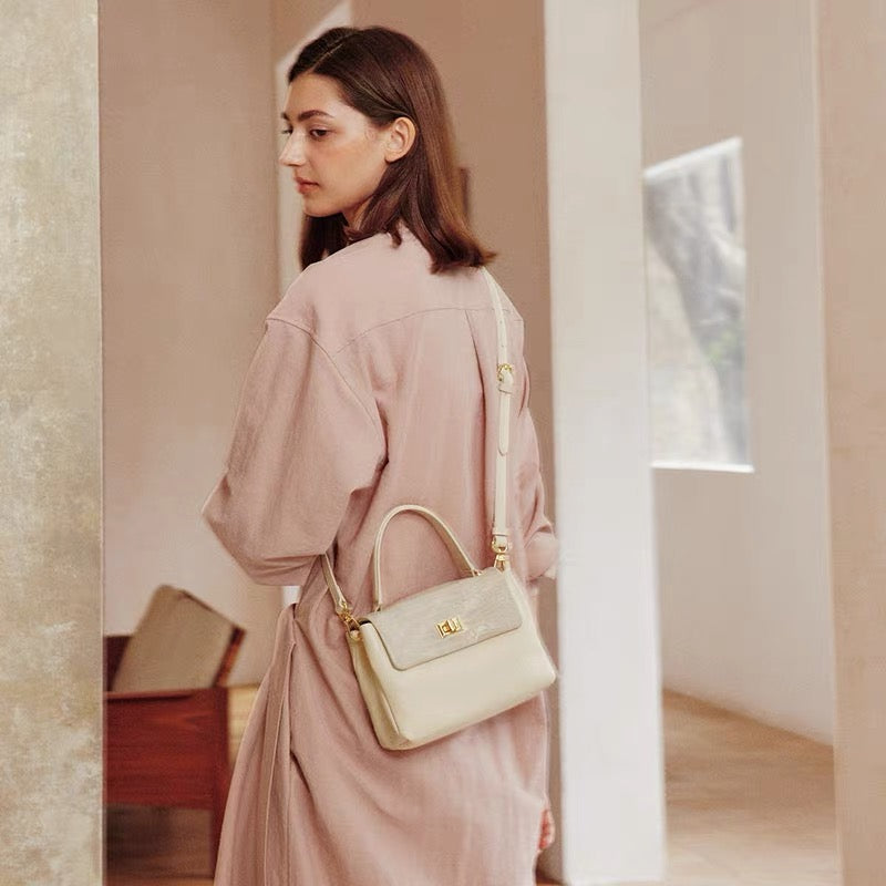 M212Women's messenger bag