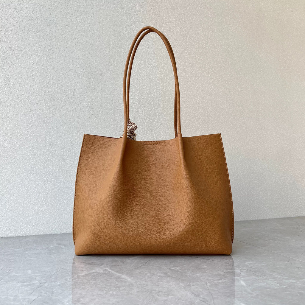 2429Leather messenger bag