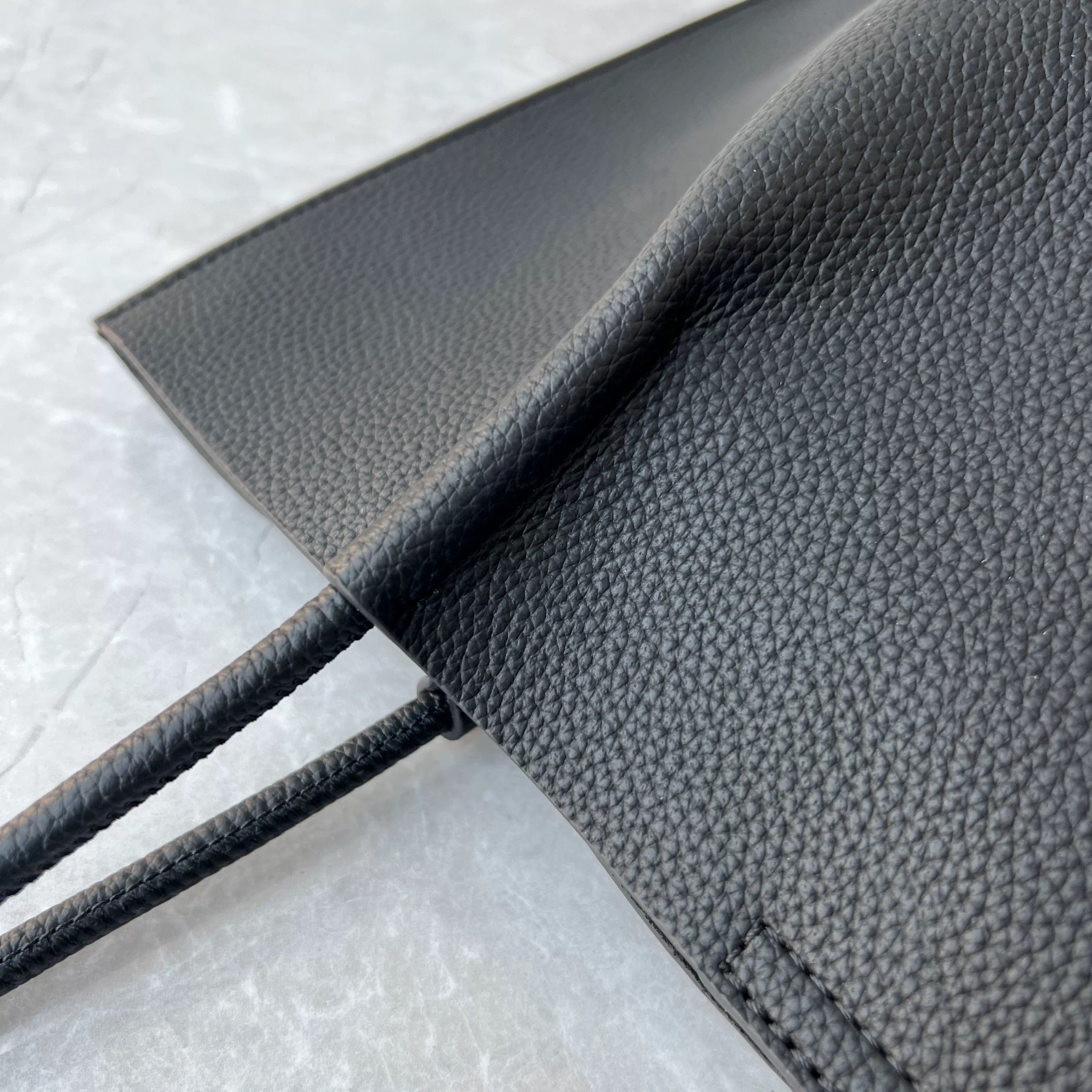 2429Leather messenger bag