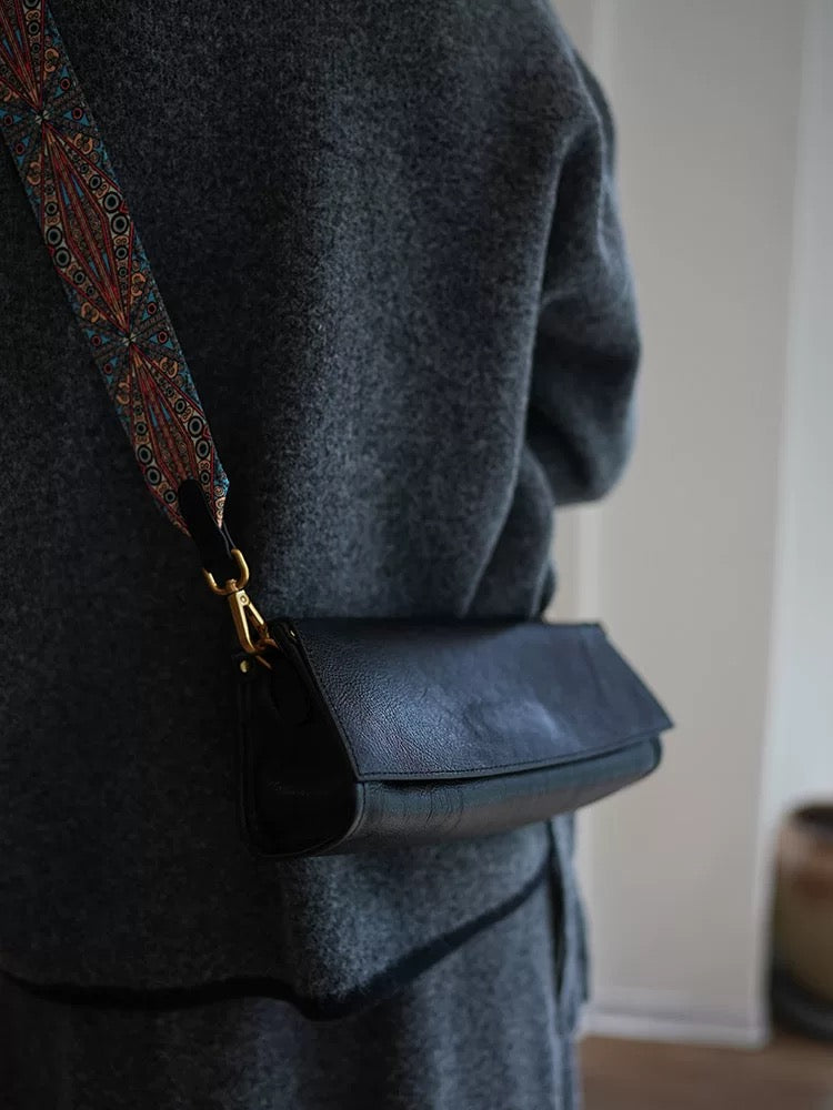 M215Women's messenger bag