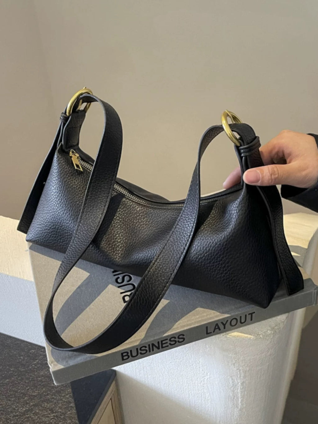M099Woman handbag