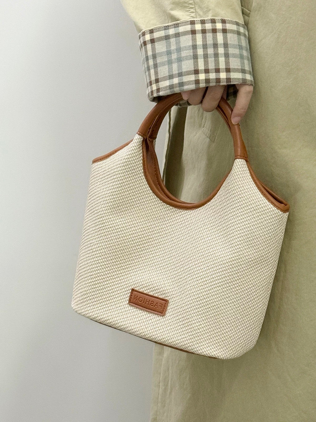 M064 woman handbag