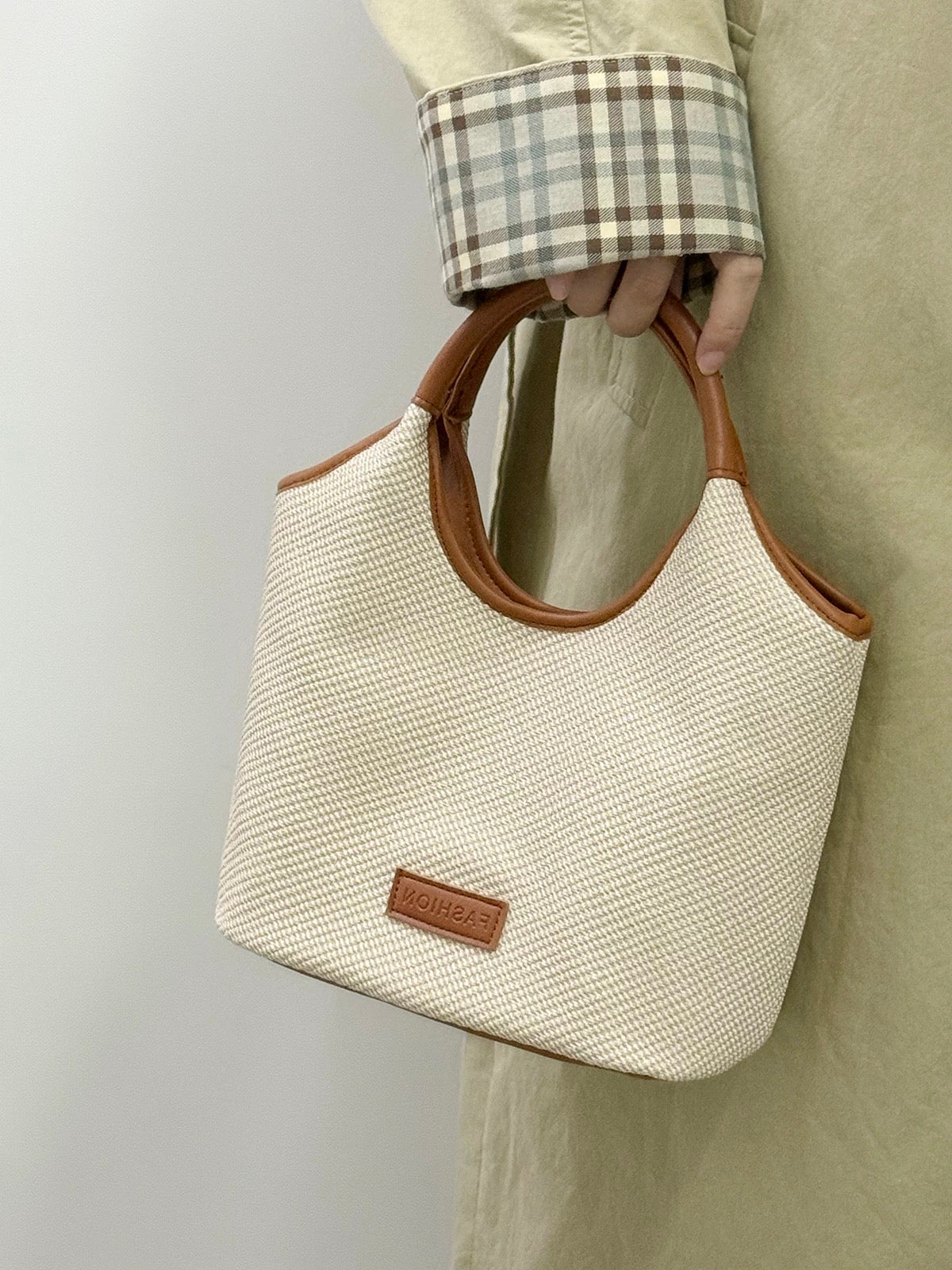 M064 woman handbag