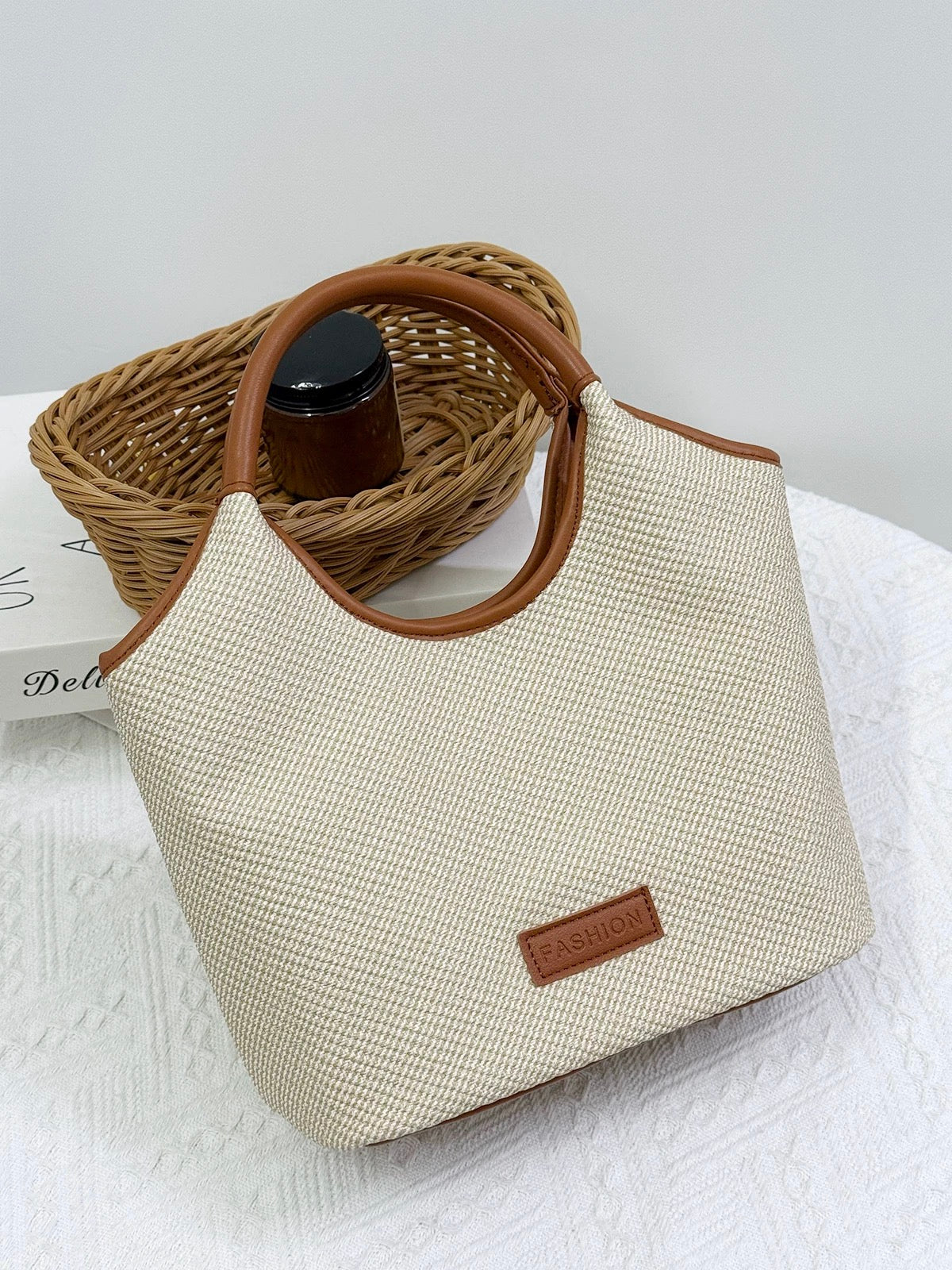 M064 woman handbag