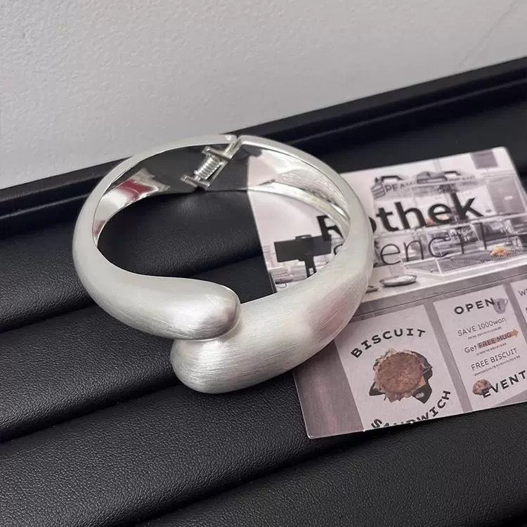 M242Women's high-end bracelet