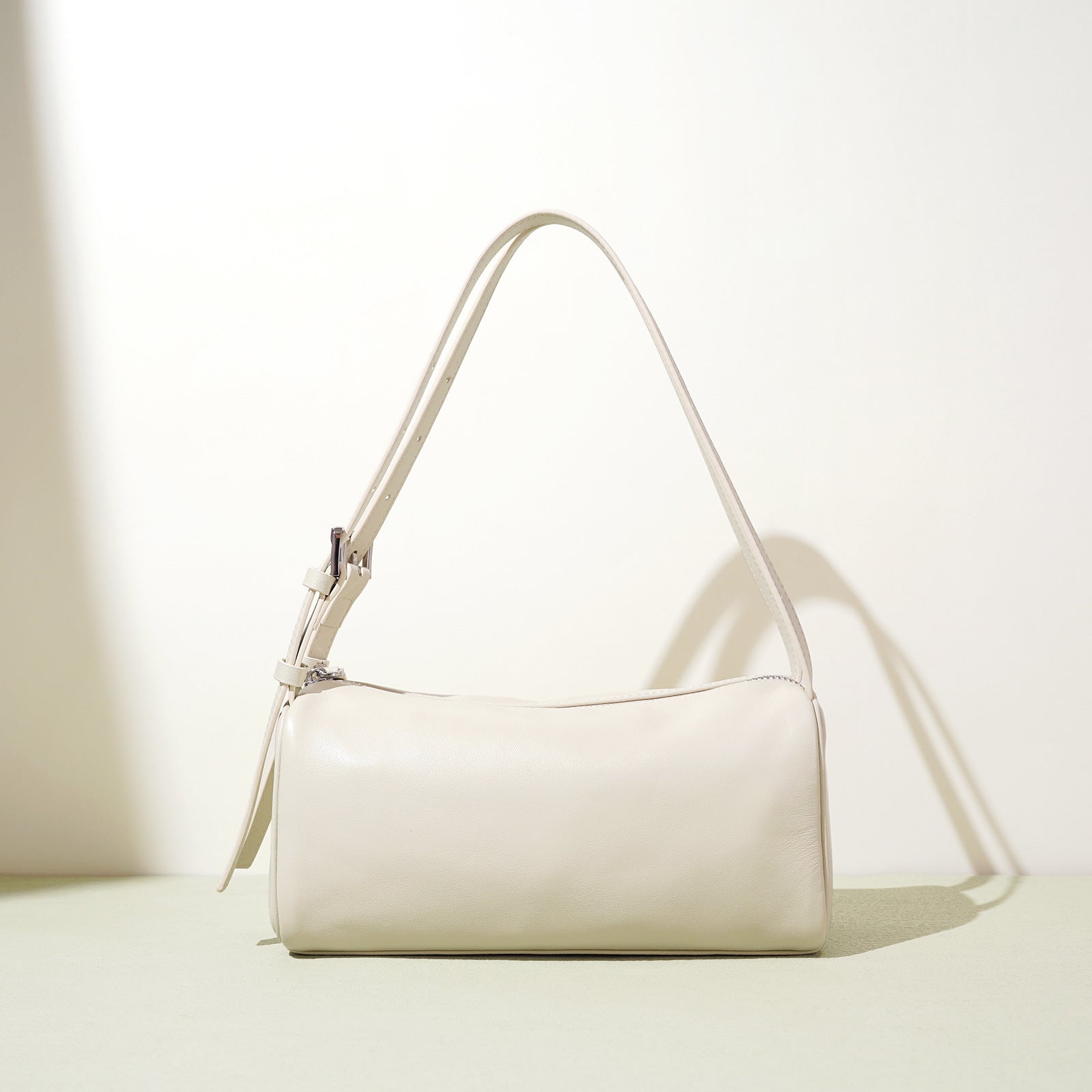 M297Woman handbag