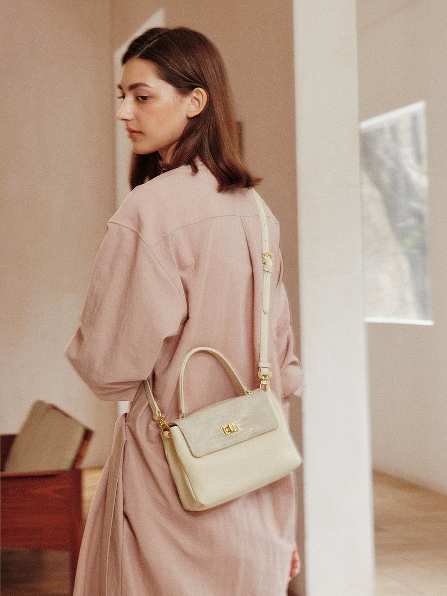 M212Women's messenger bag