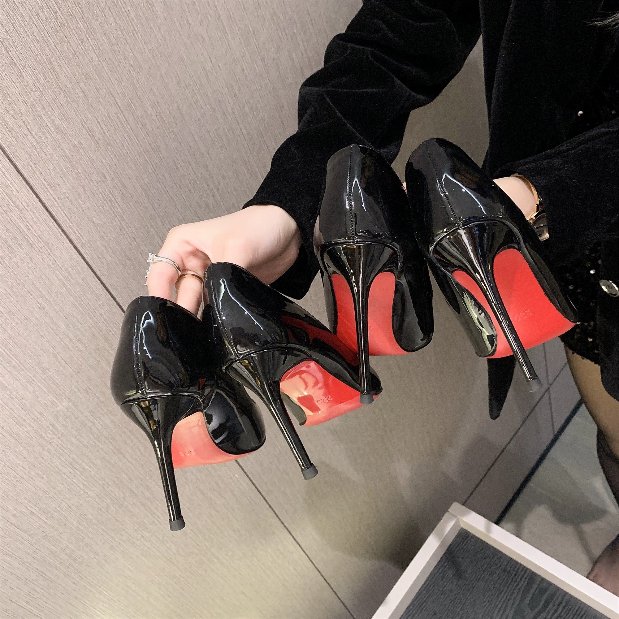 M250High heels for women