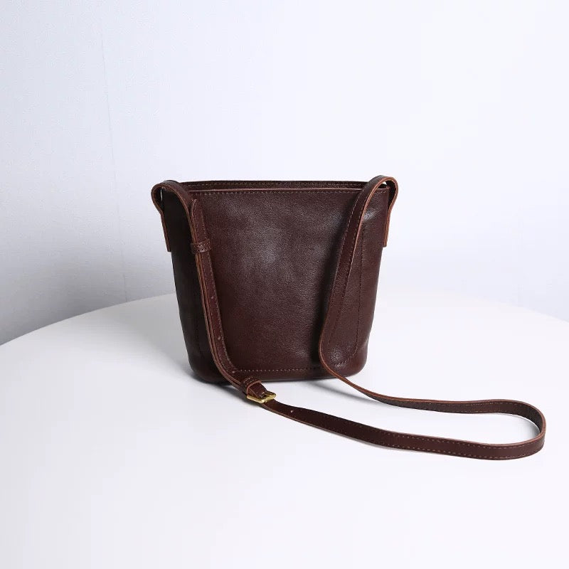 C016 Classic messenger bag