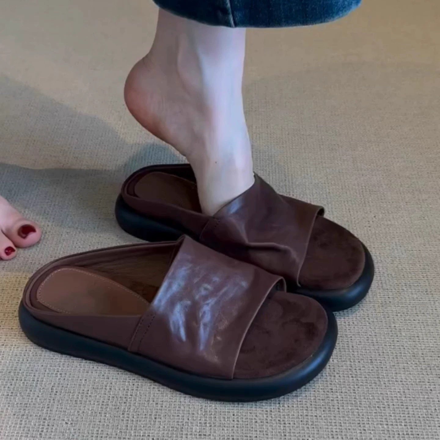 M235Fashion slippers