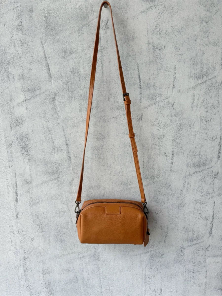 M234Woman camera bag