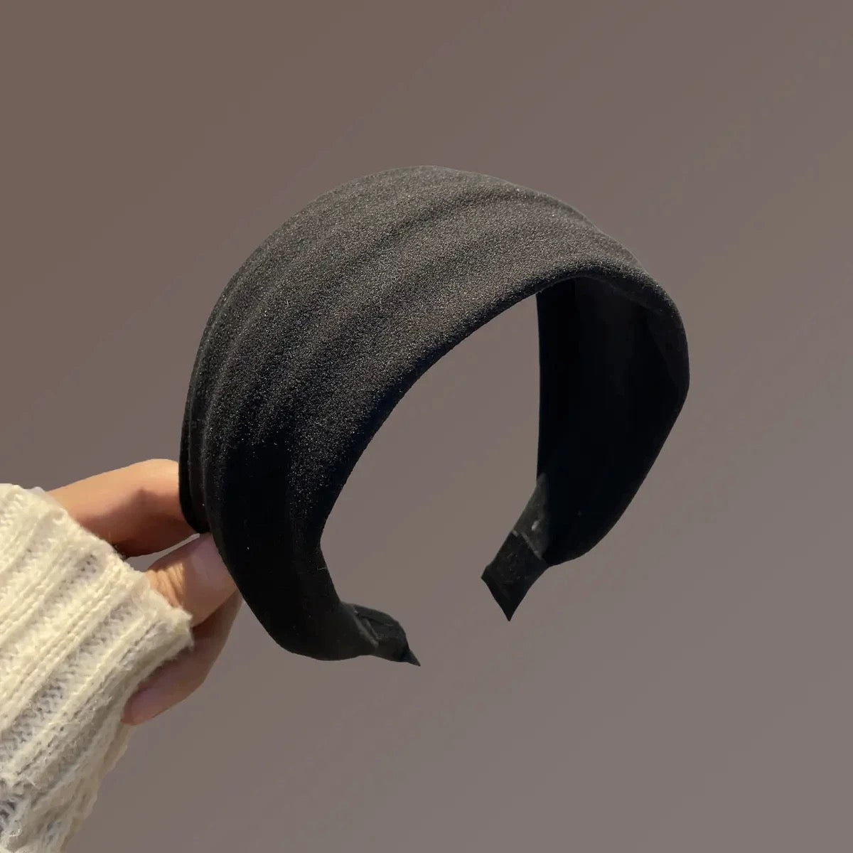 M147Woman hairband