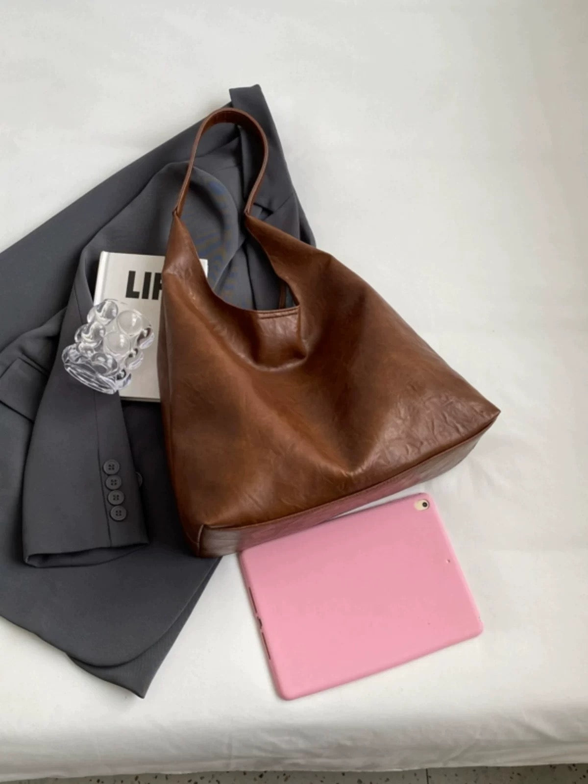 M097Large capacity tote bag