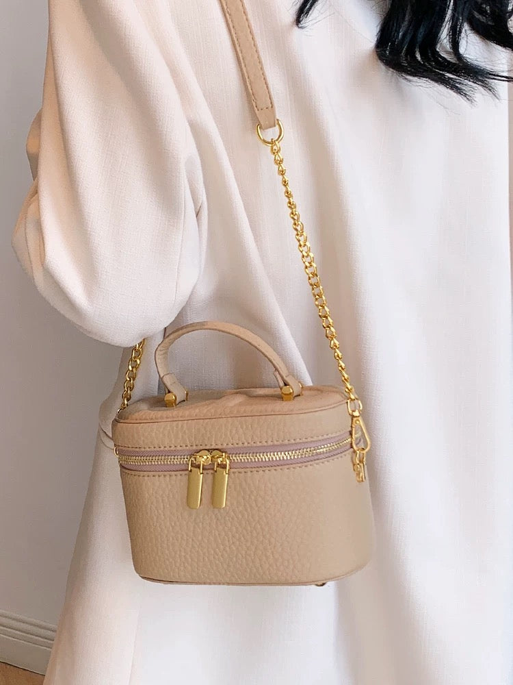 M096Classic messenger bag