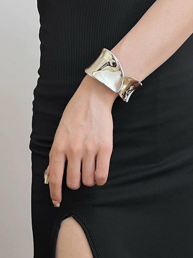 M242Women's high-end bracelet