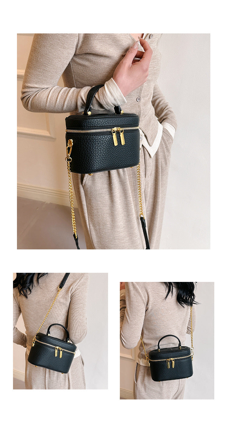 M096Classic messenger bag