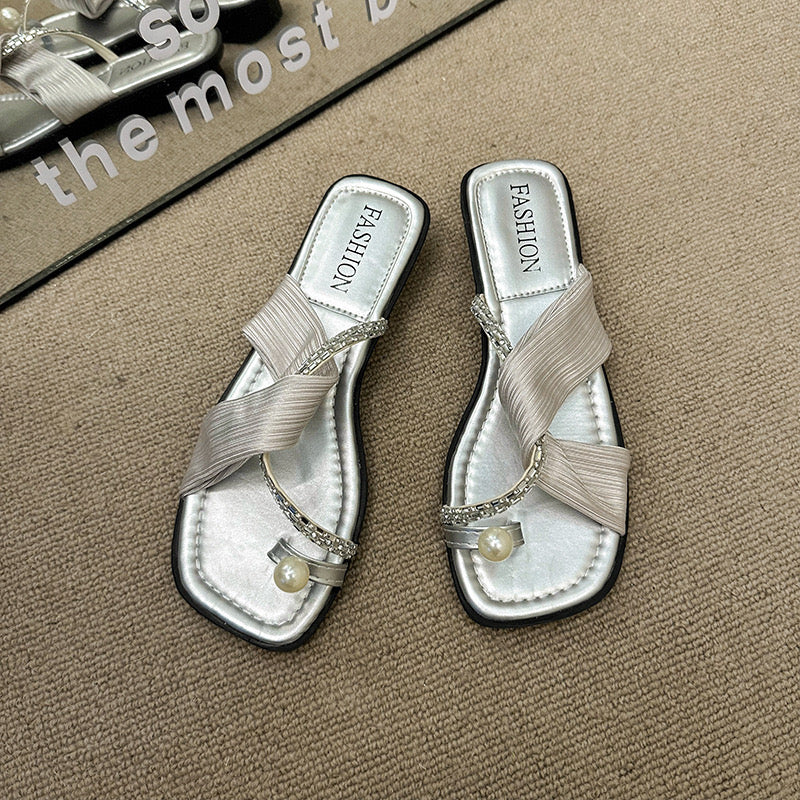 M093Fashion slippers