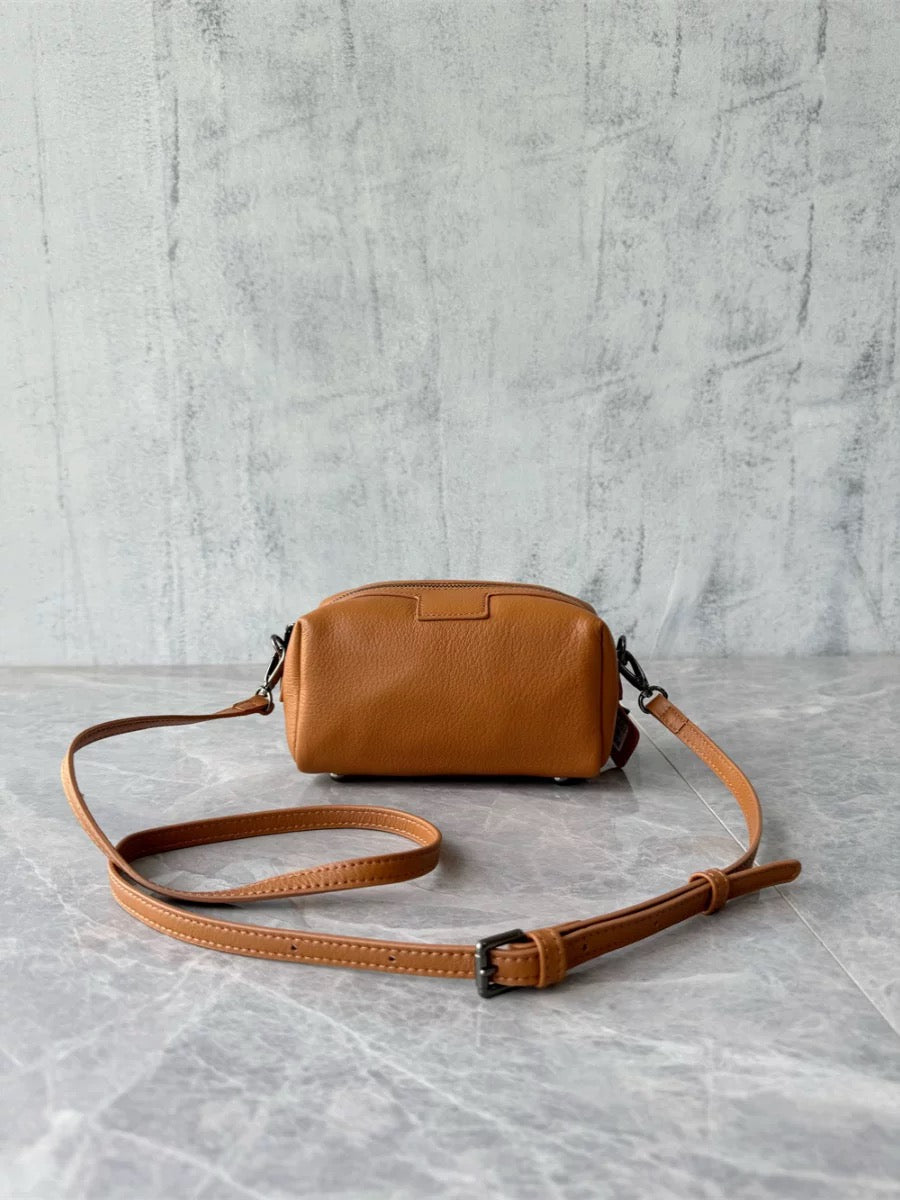 M234Woman camera bag
