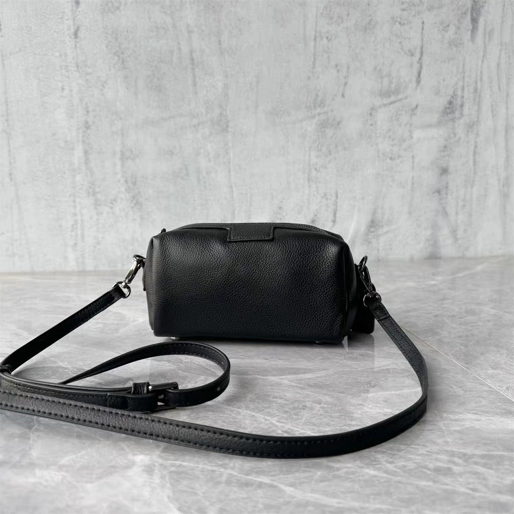 M234Woman camera bag