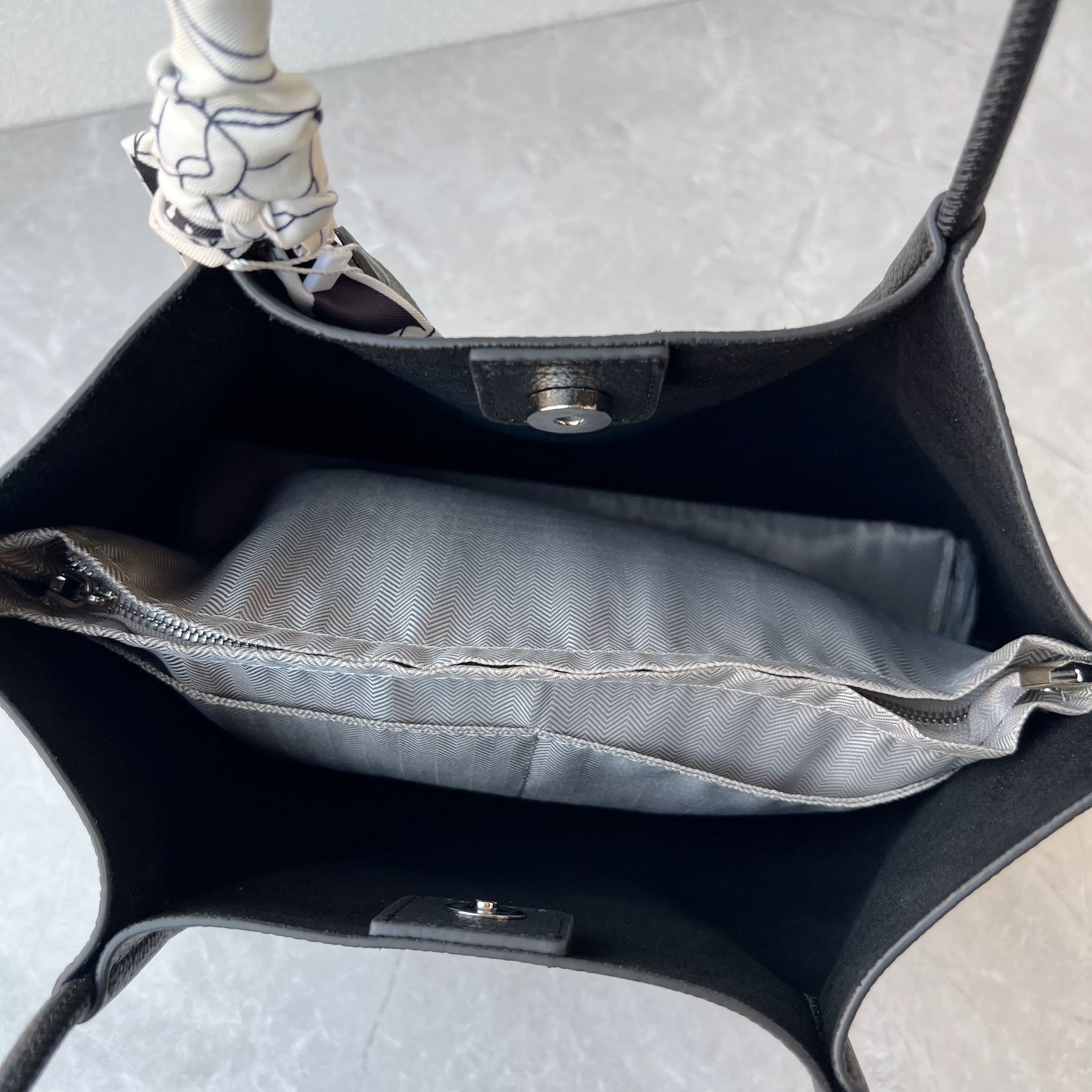 2429Leather messenger bag