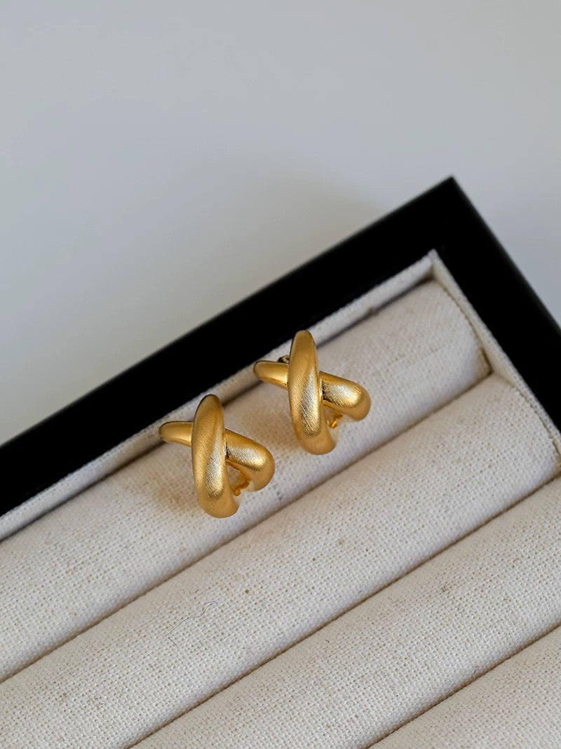 C043 High-quality stud earrings