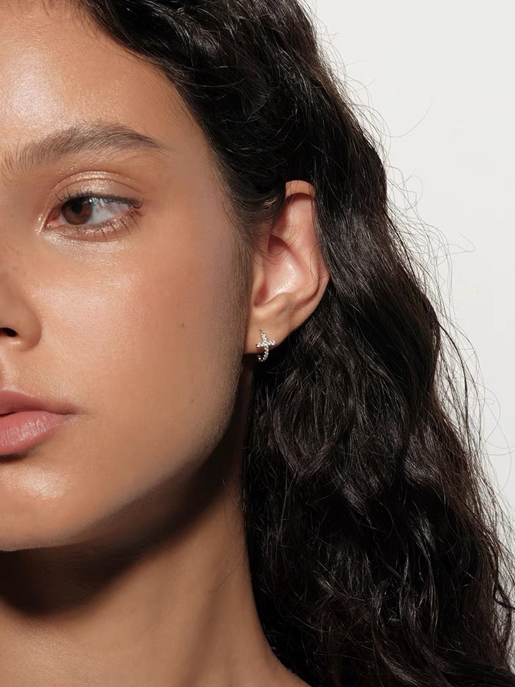 C042 Fashionable stud earrings