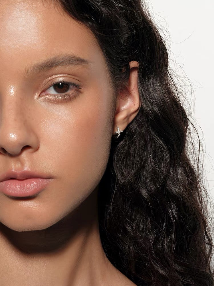 C042 Fashionable stud earrings