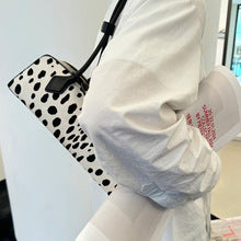 T019 leopard print baguette underarm bag